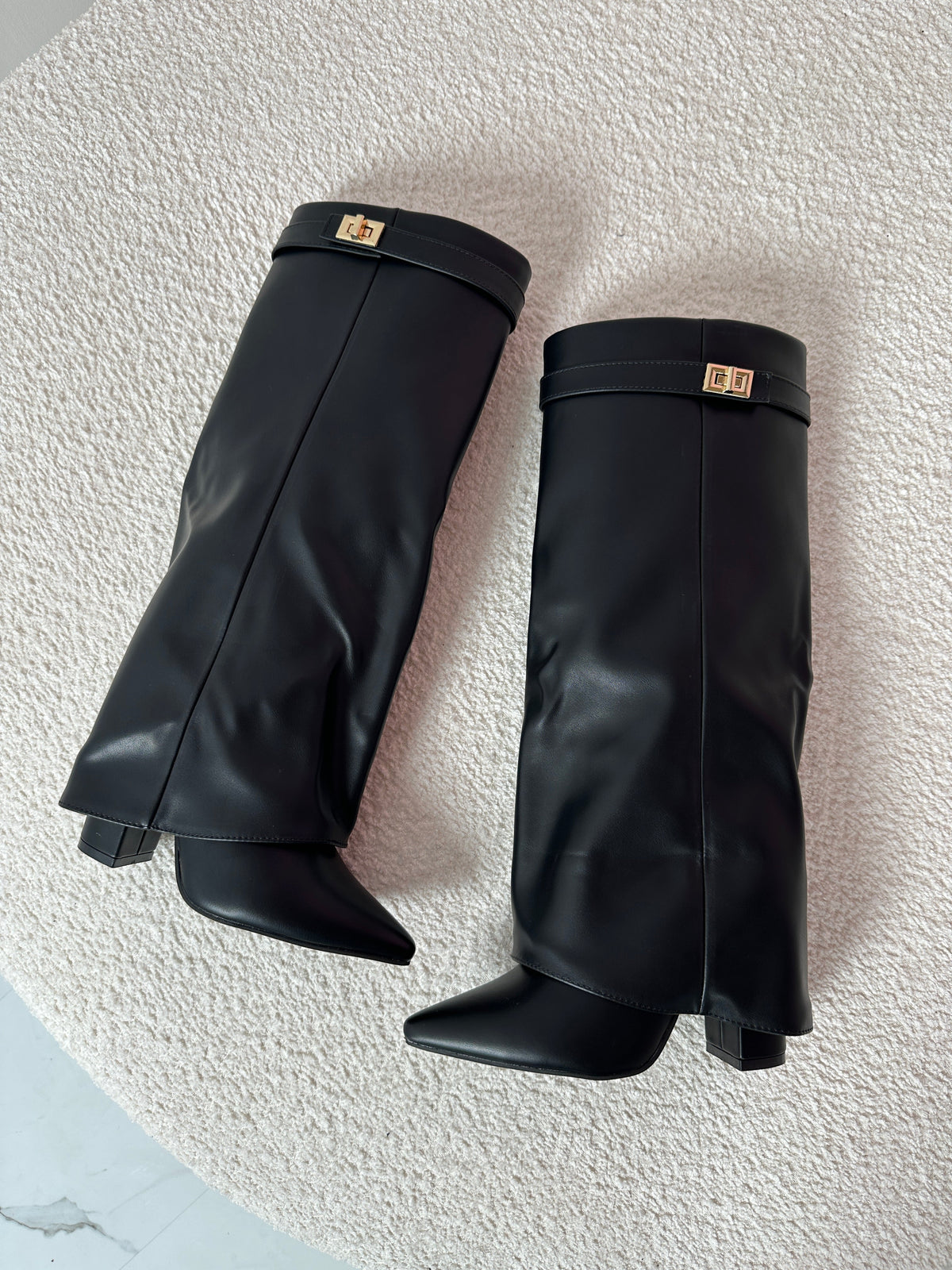 Lara Bottes | L’Élégance Intuitive